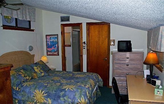 Master BR/BA  upper level