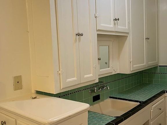 5th image of 128 S Camden Dr #102
