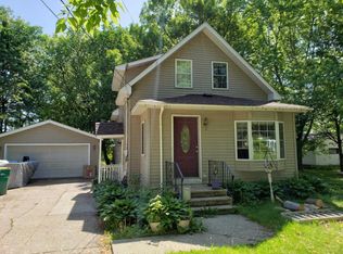 135 Pleasant Ave NE, Cokato, MN 55321