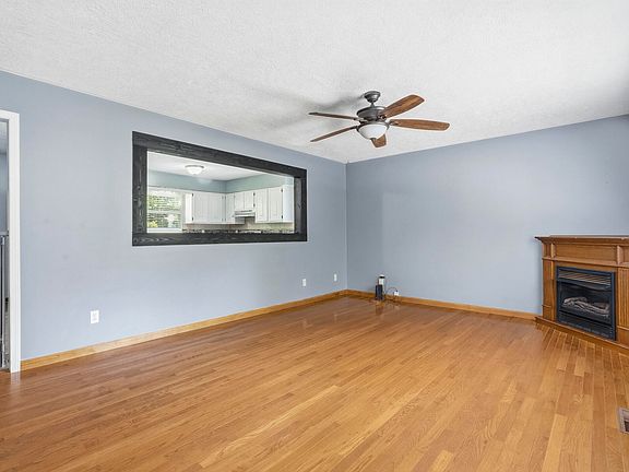 5th image of 2042 Deerfield Cir