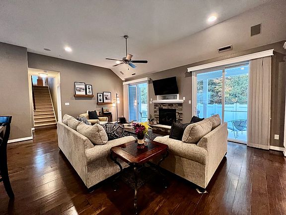 5th image of 2228 Martlet Ln