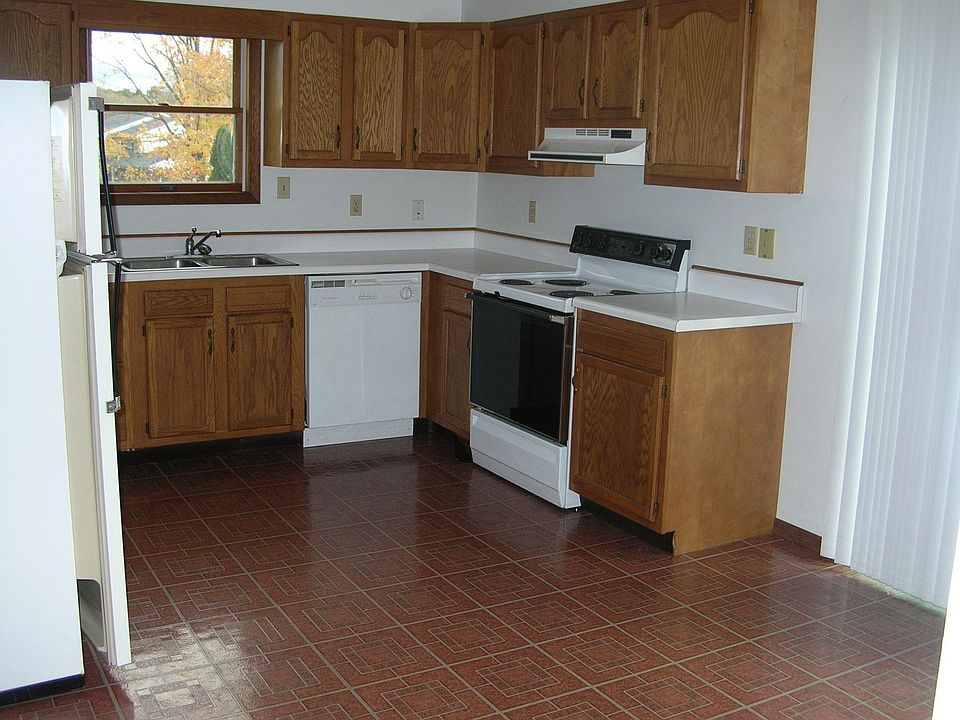2nd image of 121 Fern Way