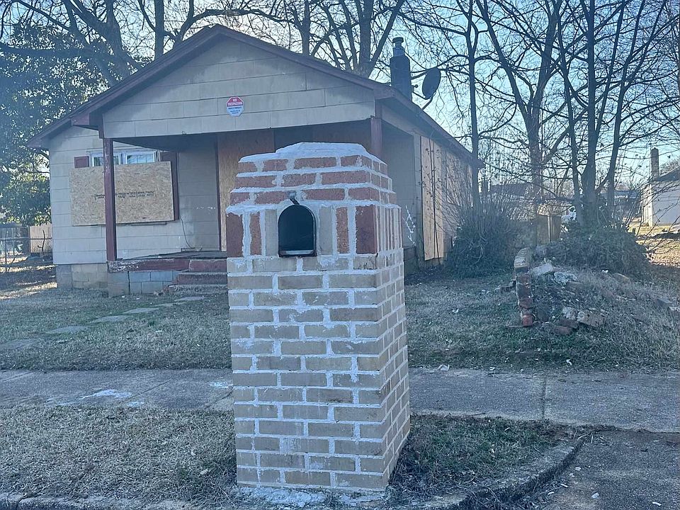 2nd image of 305 Frankfort Ave