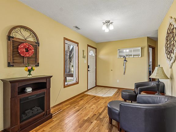 3rd image of 1408 Omaha St