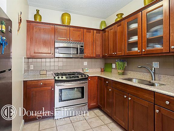 3rd image of 526A E 159th St #57A