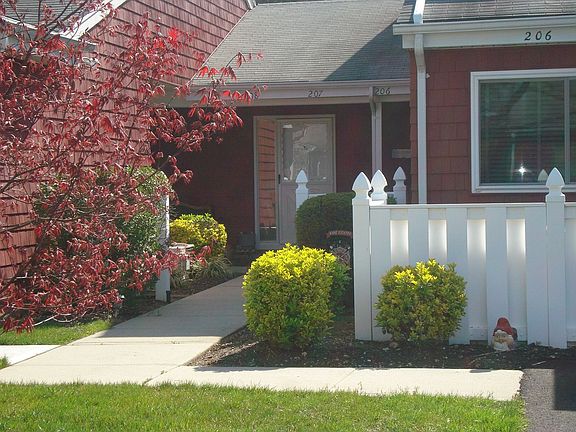 2nd image of 207 Flair Ct E