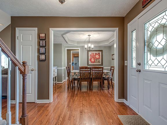 3rd image of 105 Timberwood Ct
