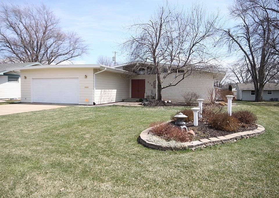 934 N 20th St Beatrice NE 68310 Zillow