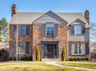 546 Lincoln Rd, Grosse Pointe, MI 48230