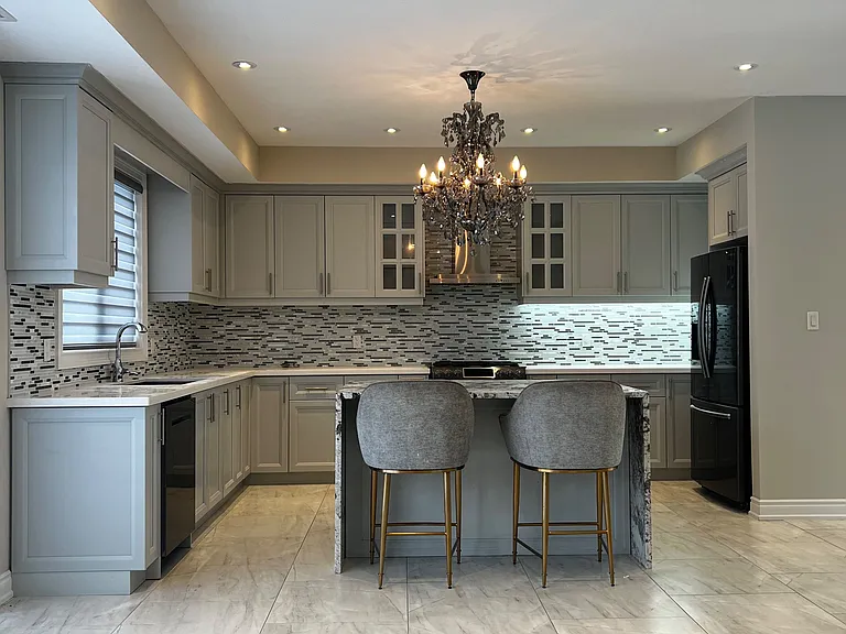 602 Lake Dr S — Photo 2
