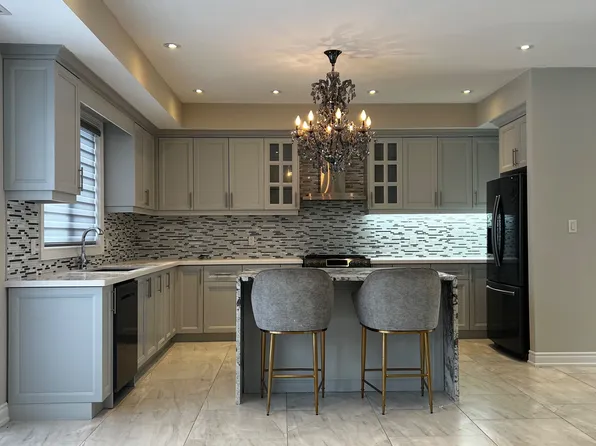 602 Lake Dr S, Georgina, ON L4P 1T5