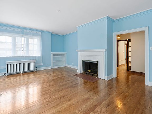 3rd image of 4745 N Sacramento Ave