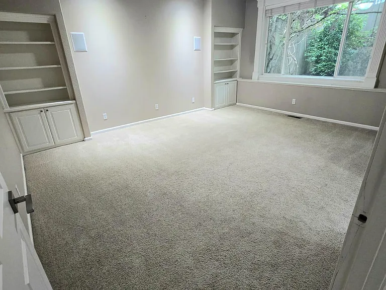 1925 Hall St — Photo 11