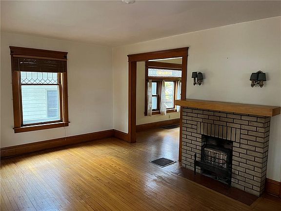 3rd image of 986 Catherine St