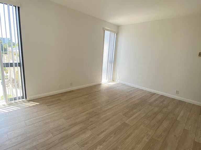 511 San Vicente Blvd #204 — Photo 9