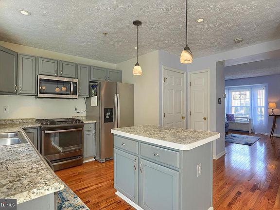 5th image of 1025 Jeanett Way