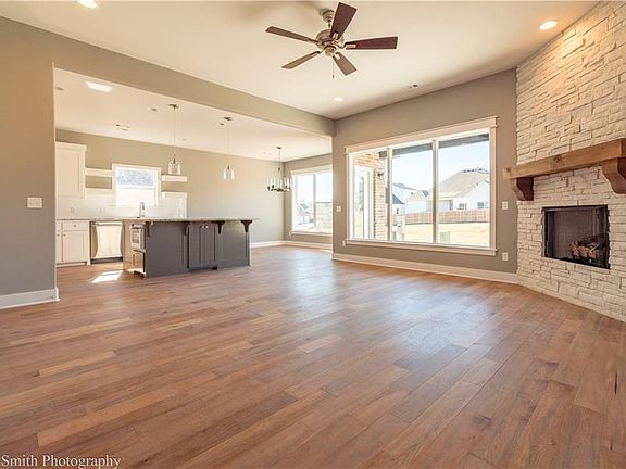 4th image of 2703 N Chapel Dr
