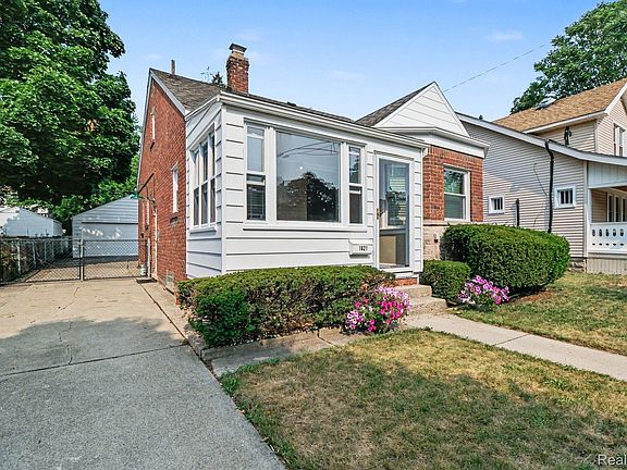 4th image of 1621 Beaufield St