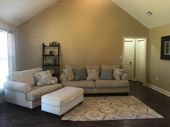 3rd image of 13 Orange Orchard Dr