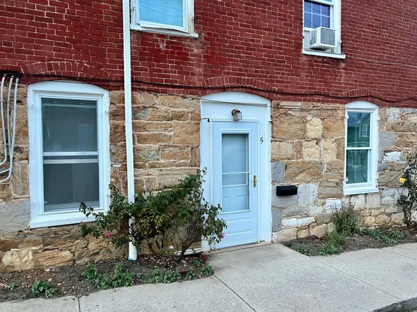 400 N Mildred St APT 5, Charles Town, WV 25414