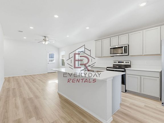 2nd image of 10005 Avendesora Rd
