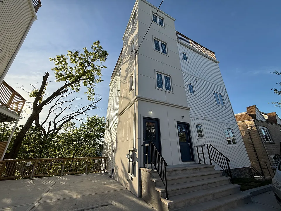 47 Chester Pl #1