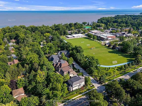 3rd image of 456 Lakeshore Rd W