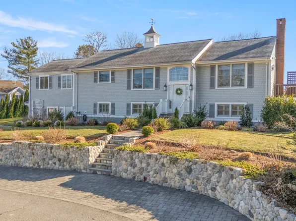 9 Fabyan Way, Buzzards Bay, MA 02532