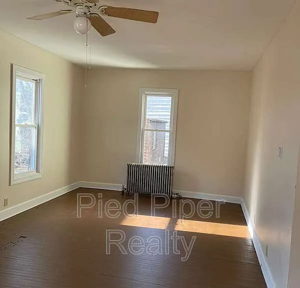 320 W Clark St — Photo 12