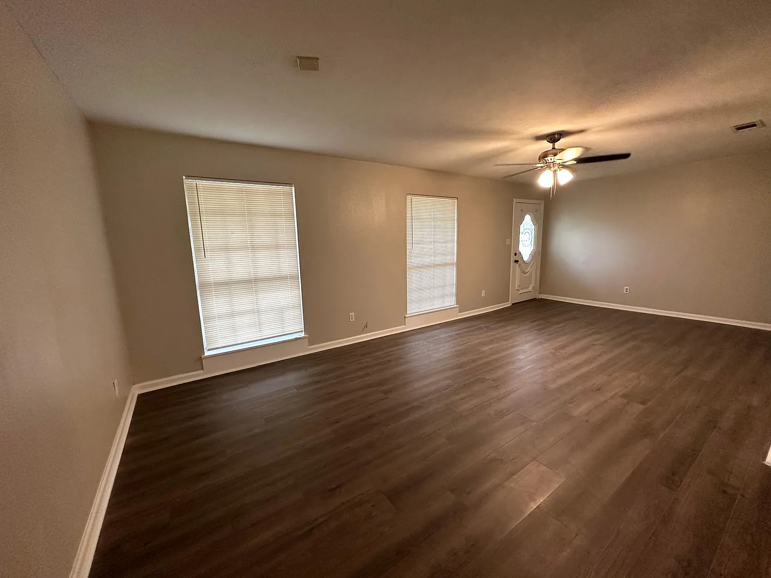 3 bed, 1.5 bath, 1480 sqft, $1,425 — Photo 2
