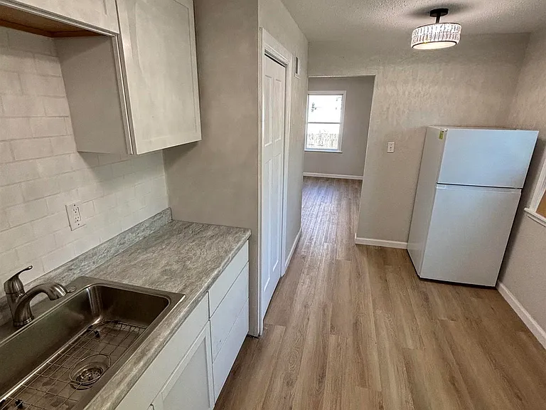 1703 N Valley Ave — Photo 66