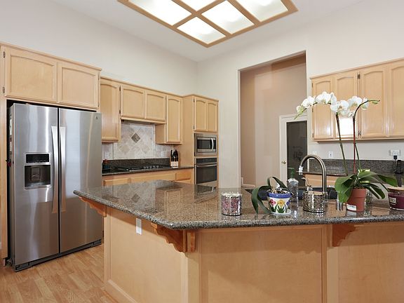 5th image of 814 Mesa Vista Way