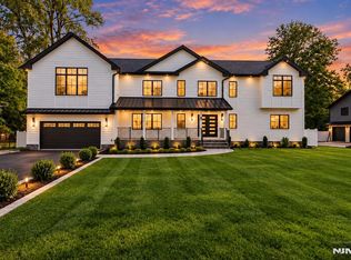 8 Sparrowbush Rd, Mahwah, NJ 07430