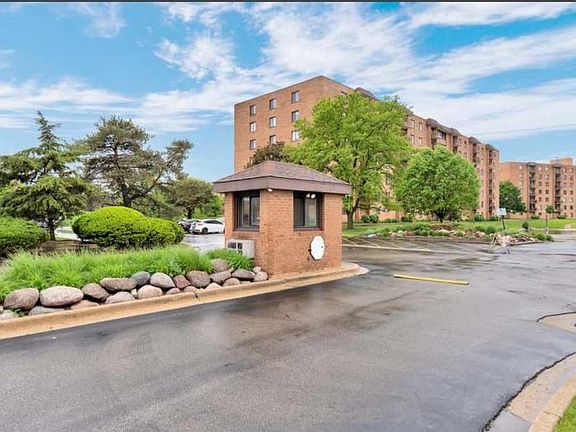 3rd image of 1717 W Crystal Ln Unit 205