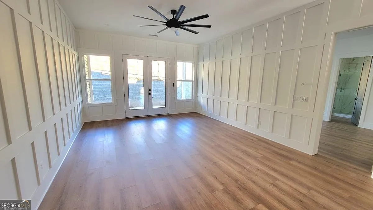 4 bed, 3.5 bath, 2432 sqft, $2,500 — Photo 1