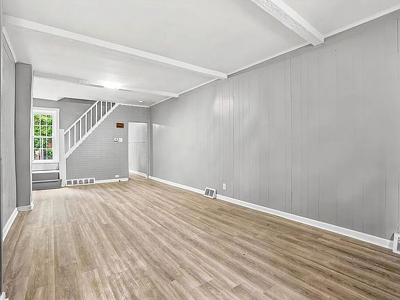 3rd image of 215 Mott St #2