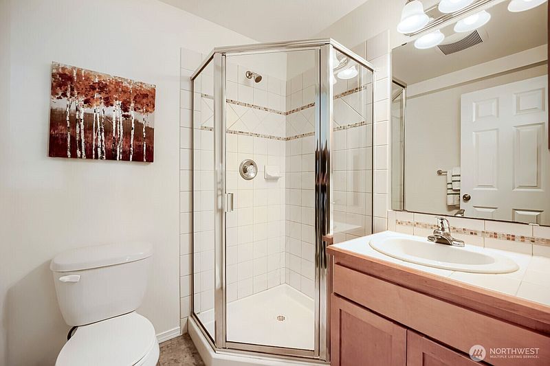 5th image of 11212 Greenwood Avenue N #B