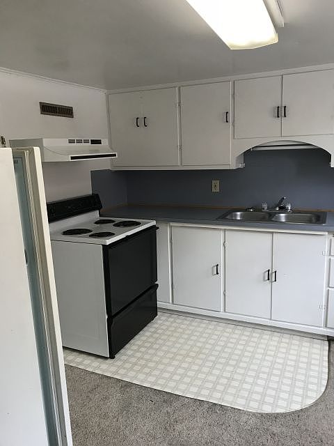 2nd image of 1017 1/2 Princeton Ave