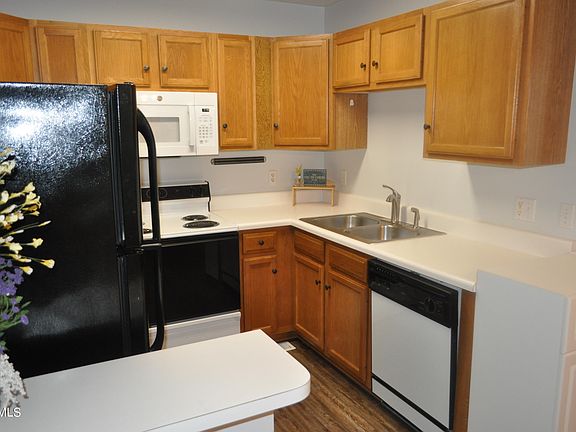 4th image of 524 Stolman Way
