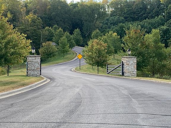 3rd image of 121 Orchard Wood Path