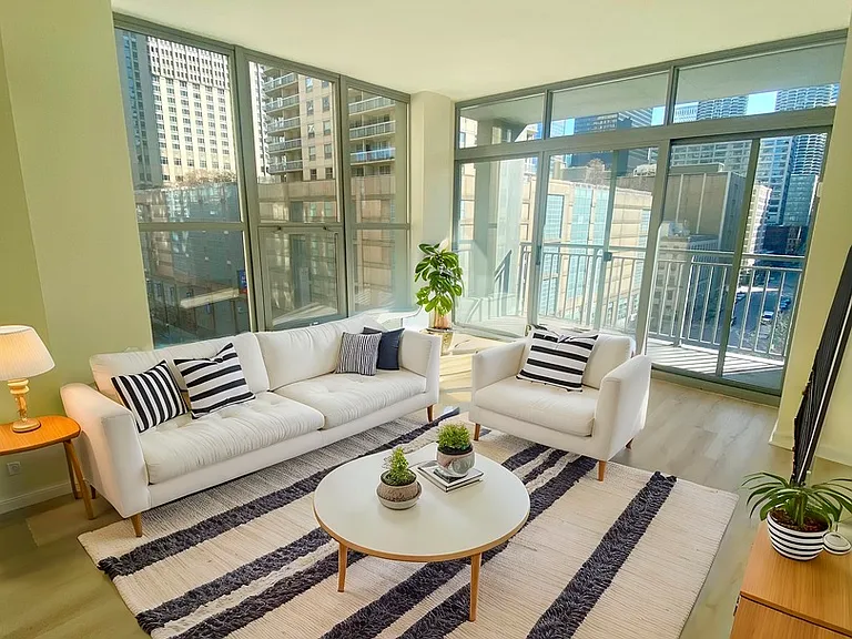 600 N Dearborn St #812 — Photo 2