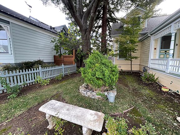 3rd image of 122 Tait Ave