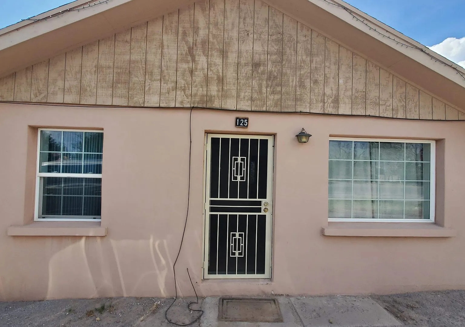 2 bedroom, 1 bath Home! — Photo 1