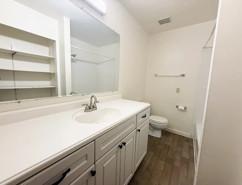 2 bed, 1.0 bath, 1030 sqft, $1,200 — Photo 4