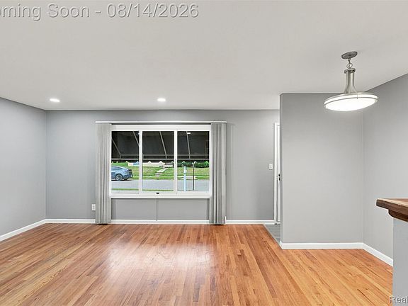 4th image of 596 Nebraska Ave