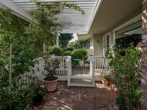 60 Lupin Ln, Carmel Valley, CA 93924