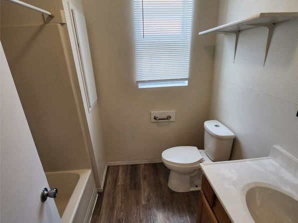 des-moines-iowa-251547434 picture