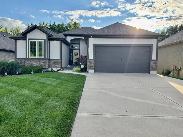 3412 SW Lois Ln, Lees Summit, MO 64082