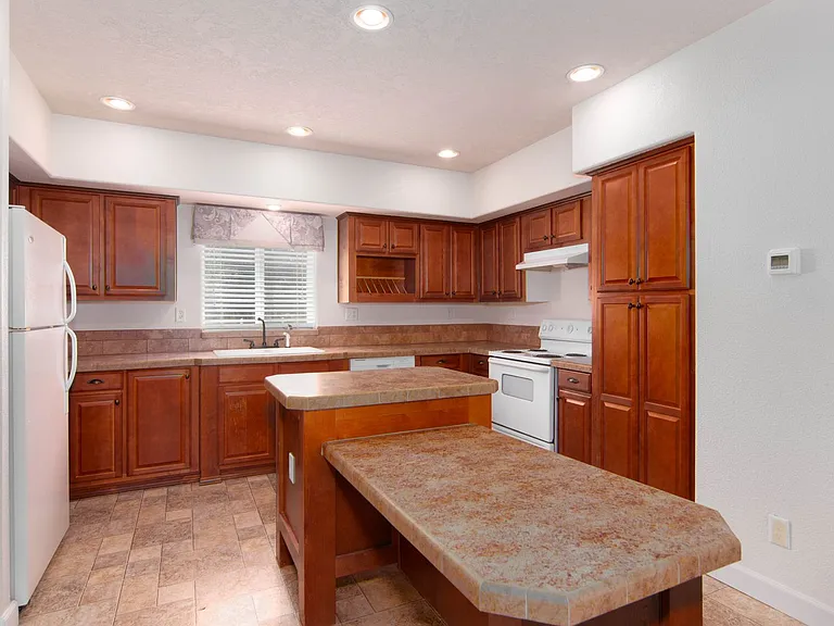 8222 W White Rd — Photo 10