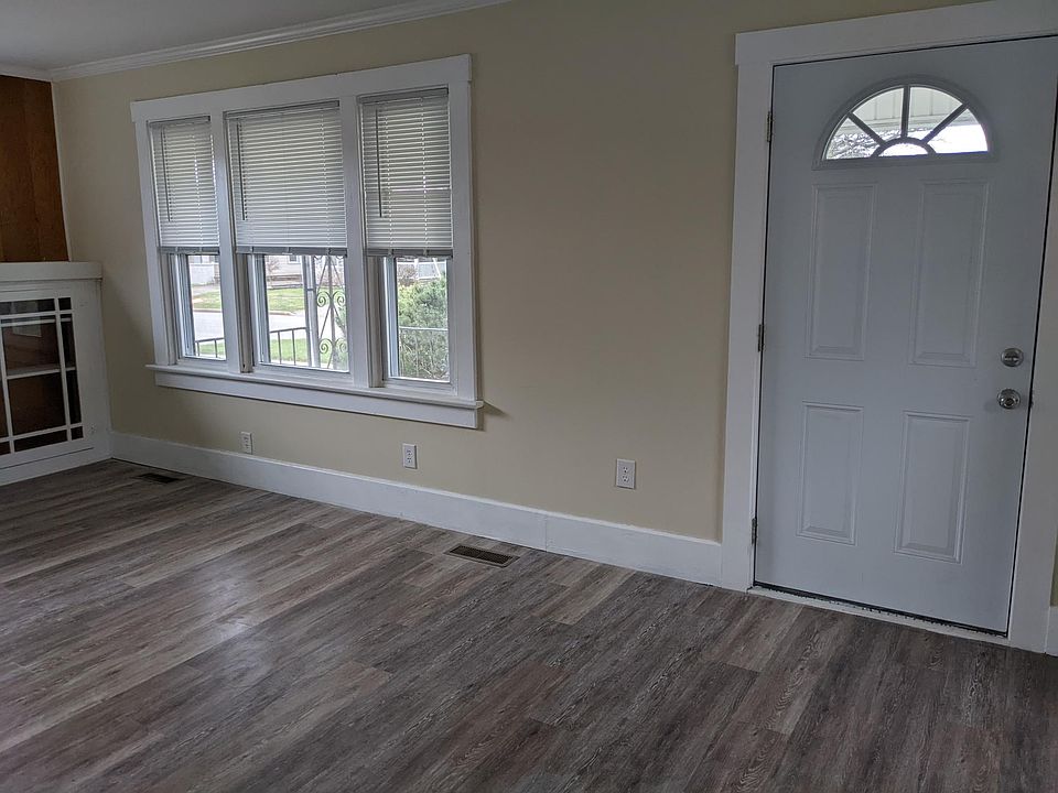2nd image of 122 E Eagle St